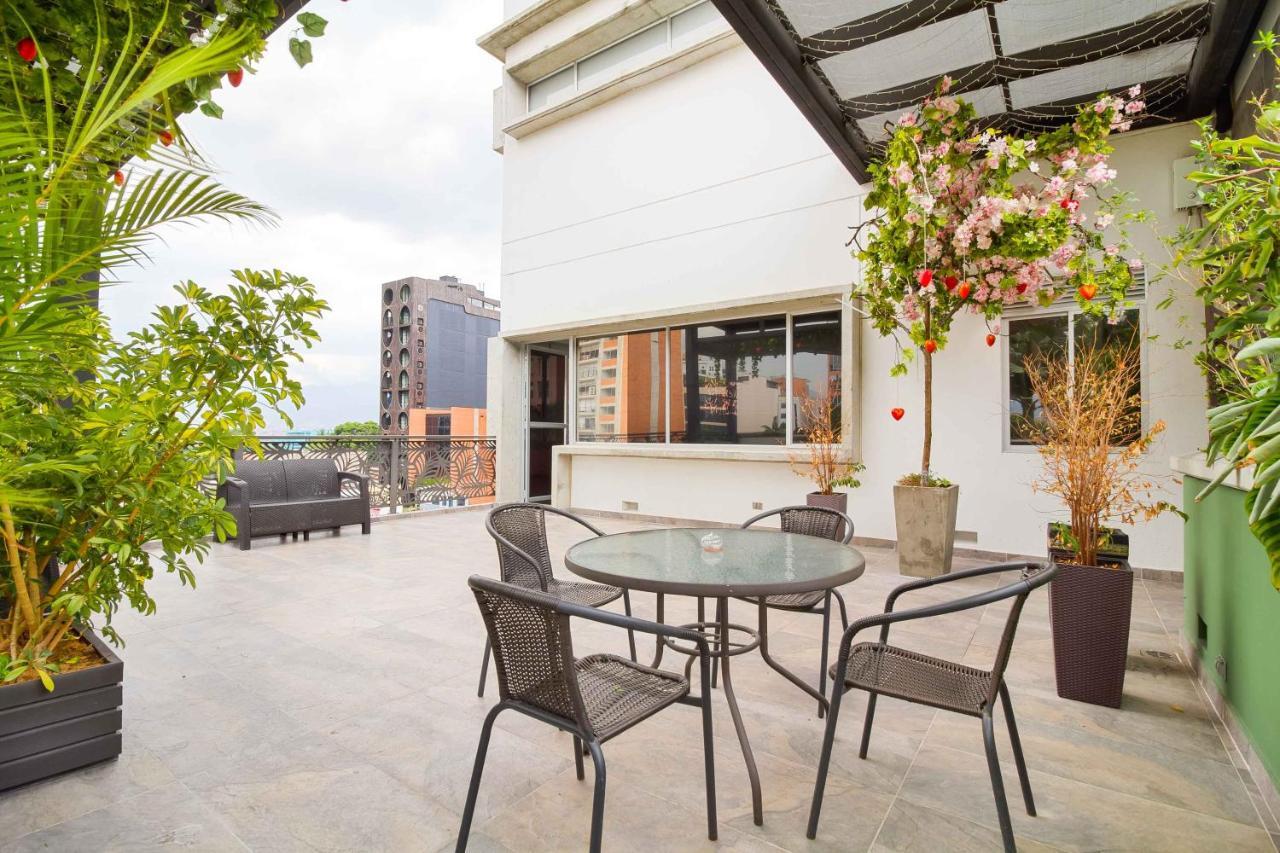 Camelot Apartahotel Medellín Zewnętrze zdjęcie